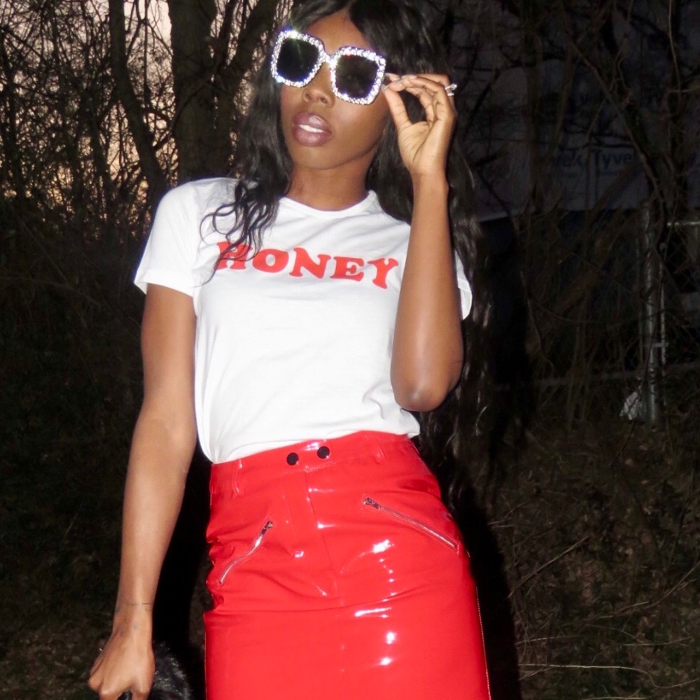The โHoneyโ short sleeve graphic tee ๐ฏ - Picture 4 of 5